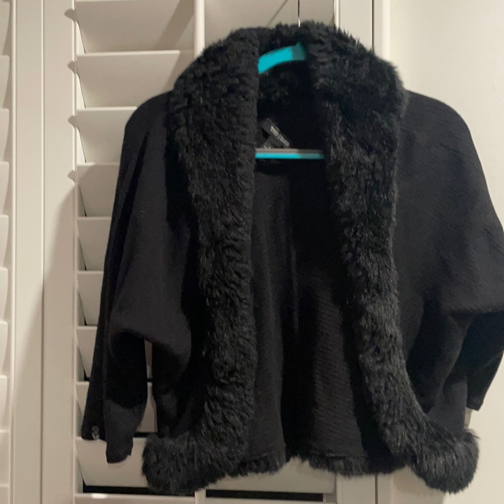 Crop, faux fur collared open cardigan